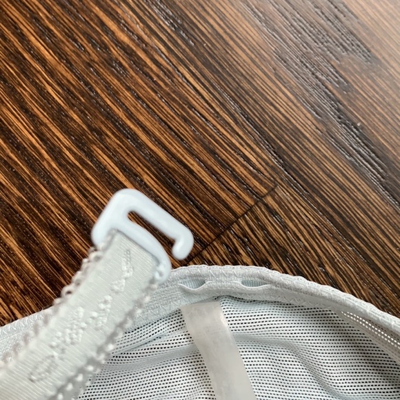 Set of two Victoria Secret Angels Lacey Bras - Picture 13 of 13